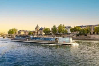 Du Thuyền Bữa Trưa trên sông Seine